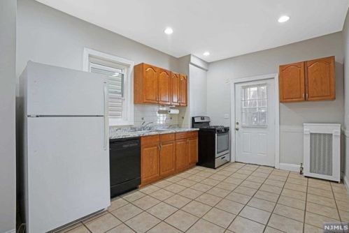 35 Hilliard Ave, Edgewater NJ 07020-1256 exterior