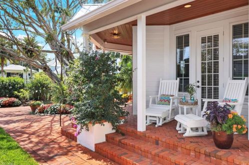 263 10th Ave, Naples, FL 34120-2079