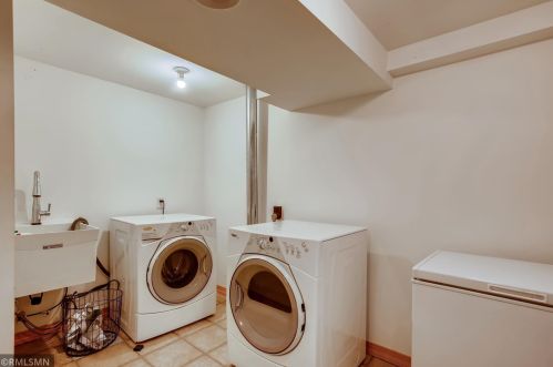 1051 Cumberland St, Saint Paul MN 55117-4870 exterior