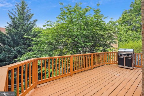 6036 Loganwood Dr, Rockville MD 20852-3459 exterior