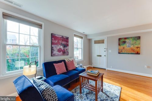 2406 Dearing St, Alexandria VA 22302-1806 exterior