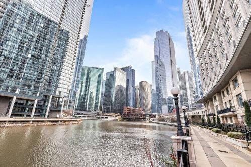 345 Canal St, Chicago IL  60606-1201 exterior