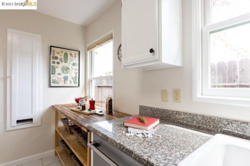 1424 Harmon St, Berkeley CA 94703-2725 exterior