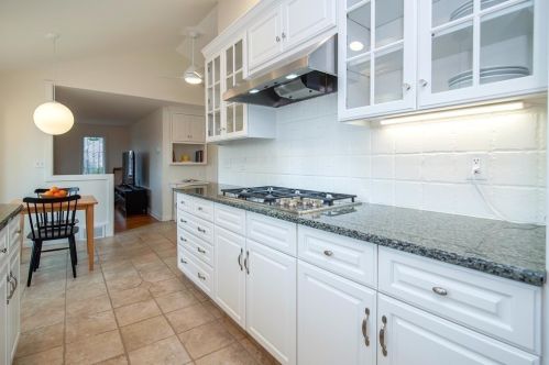 1110 Amostown Rd, West Springfield MA 01089-4309 exterior