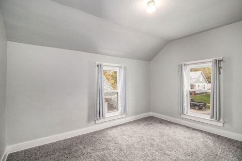 1224 Arianna St, Grand Rapids MI 49504-2906 exterior