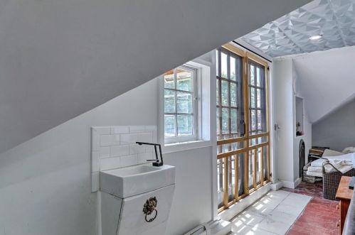 252 Admiral St, Providence RI 02908-1350 exterior