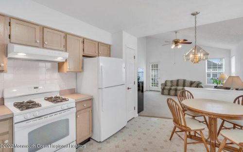 7 Eaton Ct, Jackson Twp NJ exterior