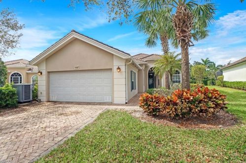 2282 Heydon Cir, Naples, FL 34120-4584