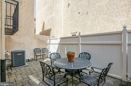 977 Lawrence St, Philadelphia PA 19120-4127 exterior