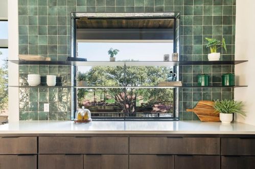 8512 Appalachian Dr, Austin TX 78759-7930 exterior