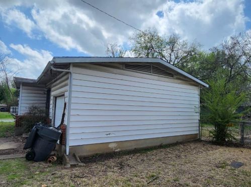 4833 Bromfield St, Dallas, TX 75216-7704