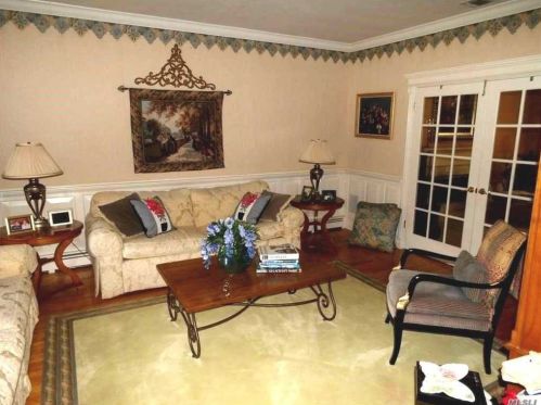 32 Pheasant Run Ln, Huntington Station NY 11746-8142 exterior