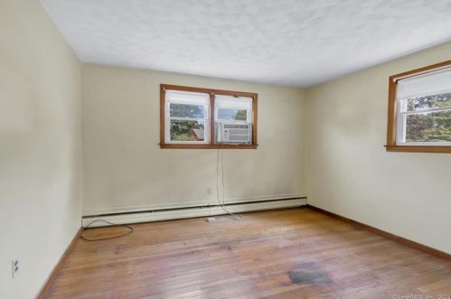 33 Ellis Rd, Enfield CT 06082-4426 exterior