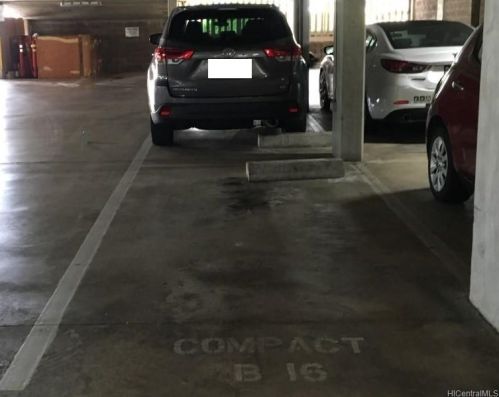 3050 Ala Poha Pl, Honolulu HI  96818-1623 exterior