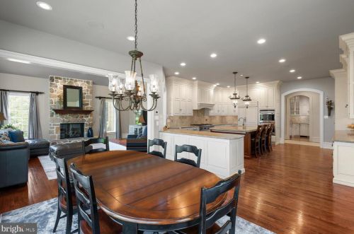 271 Blackburn Dr, Berwyn PA  19312-2801 exterior