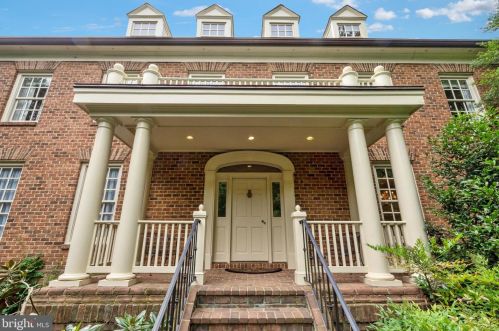 1707 Hollindale Dr, Alexandria, VA 22306-2408