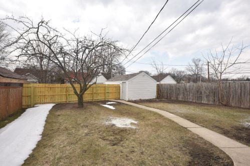 4373 52, Milwaukee WI 53218-5004 exterior