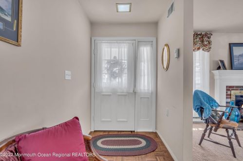 8 Gladstone Ave, Lakehurst NJ 08759-6625 exterior