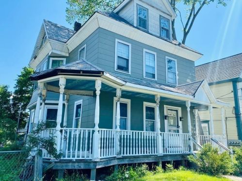 73 Tremont St, Taunton, MA 02780-6002