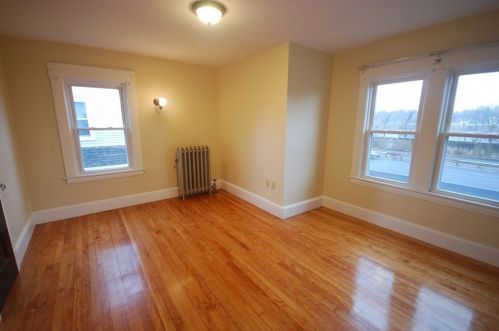 132 Riverdale St, West Springfield MA 01089-4642 exterior