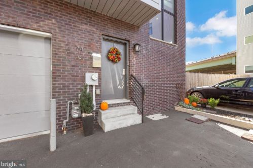 74 Laurel St, Philadelphia, PA 19123-1710