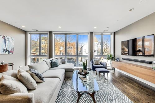 2203 Roscoe St, Chicago, IL 60618-6347