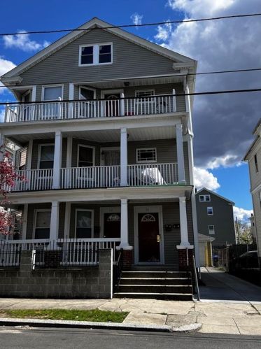 74 Ontario St, Providence, RI 02907-1713