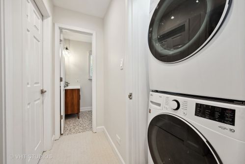 2701 Janssen Ave, Chicago IL 60657-1323 exterior