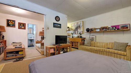 1116 Isenberg St, Honolulu HI 96826-2920 exterior