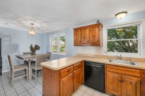 39 Frd Lndg Dr, Dover NH 03820-4552 exterior