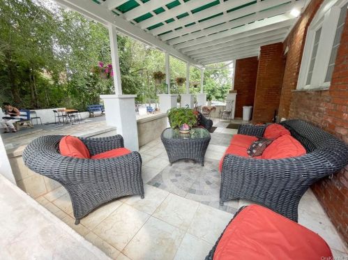 2 Linden Pl, Middletown NY 10940-4824 exterior