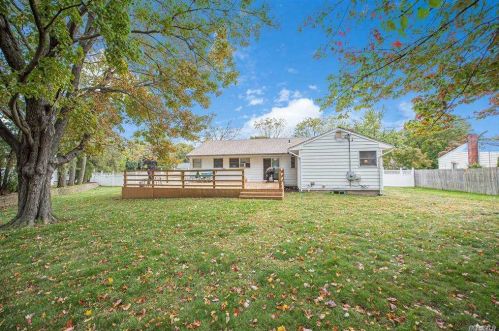 2 Carldon Rd, Commack NY 11725-1611 exterior