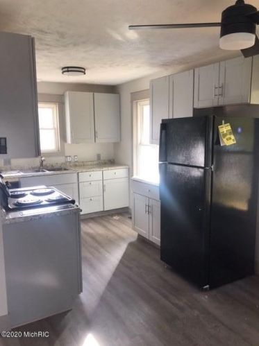 3119 Riviera Dr, Grand Rapids MI 49512-1862 exterior