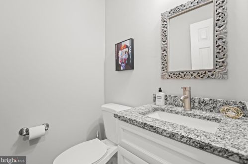 1956 Vly Ter, Washington DC 20032-4626 exterior