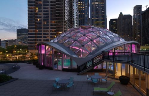 400 Randolph St, Chicago IL  60601-7313 exterior