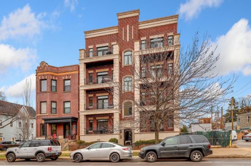 3021 Southport Ave, Chicago IL 60657-4217 exterior