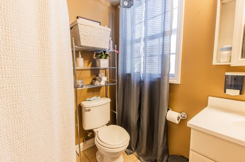 6343 Tripp Ave, Chicago IL 60646-4524 exterior