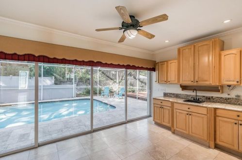 456 Davis Blvd, Tampa FL 33606-3818 exterior