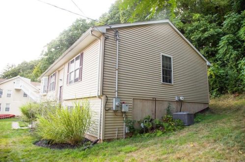 639 Old Colony Rd, Meriden CT 06451-6301 exterior