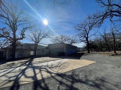 1023 Oak Dr, Denison TX  75020-1222 exterior