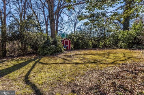 604 Forest Glen Rd, Silver Spring MD 20910-1122 exterior