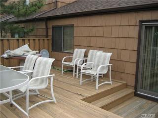 50 Ashley Cir, Commack NY  11725-4645 exterior