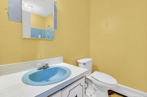 156 Avery St, Manchester CT 06042-1756 exterior