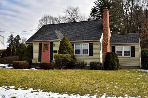 1052 Plymouth St, Windsor, CT 06095-3651