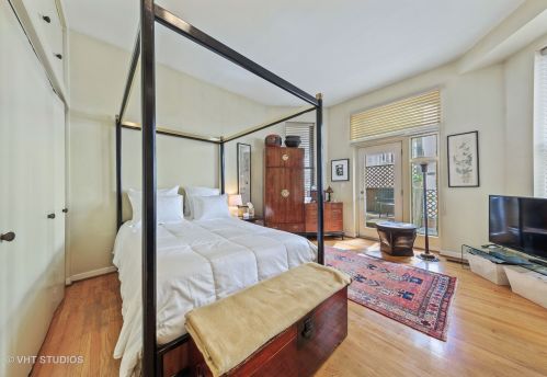 82 Elm St, Chicago IL  60611-7558 exterior