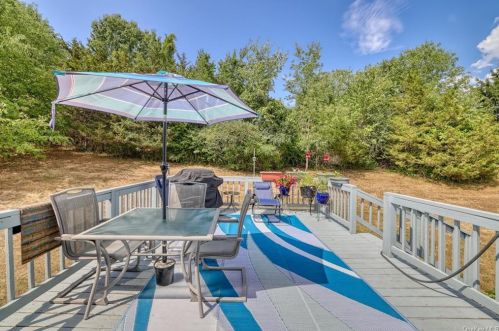 38 Sedgewick Rd, Poughkeepsie NY 12603-6300 exterior