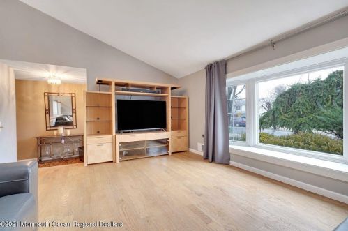 46 Brookside Rd, Edison NJ 08817-4618 exterior