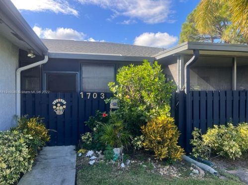 1703 Royal Tern Ln, Fort Pierce FL 34982-8012 exterior