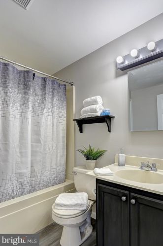 1811 Maltravers Rd, Glen Burnie MD 21060-7419 exterior