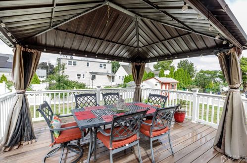 142 Bedford Ave, Iselin NJ 08830-2455 exterior